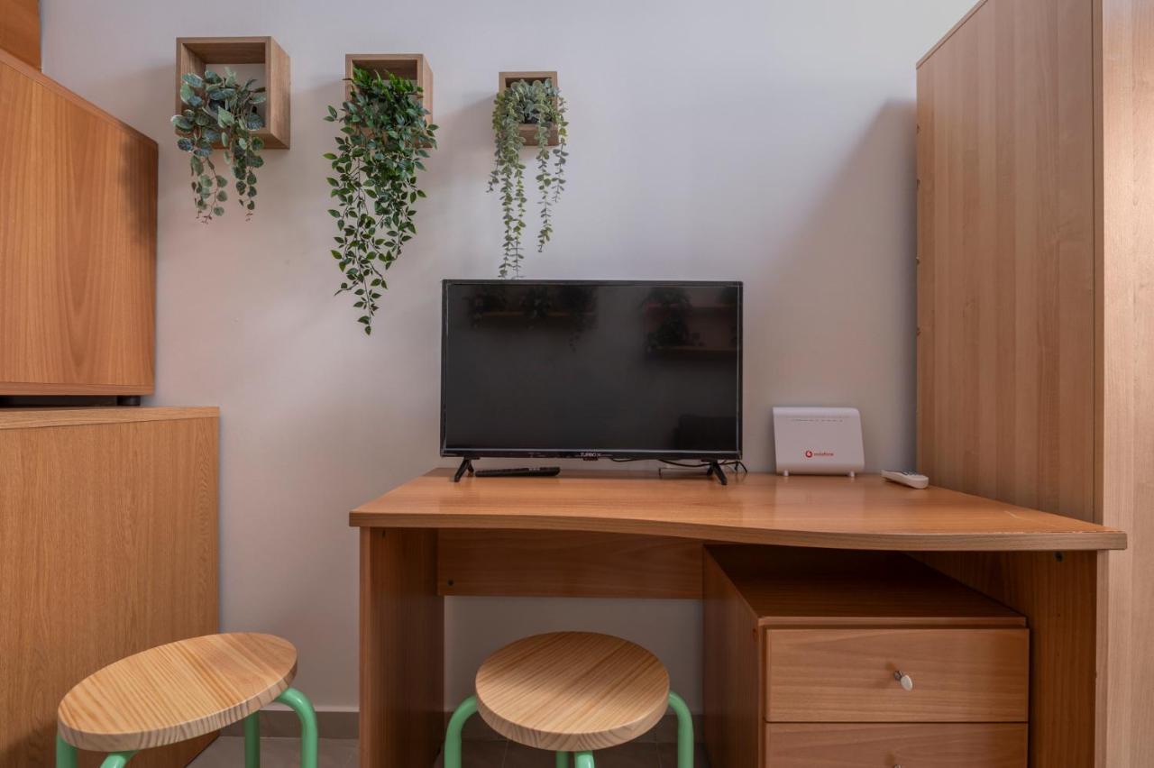 Kosmos Service Apartment Beautiful Studio 1 With Additional Cost Parking سالونيك المظهر الخارجي الصورة