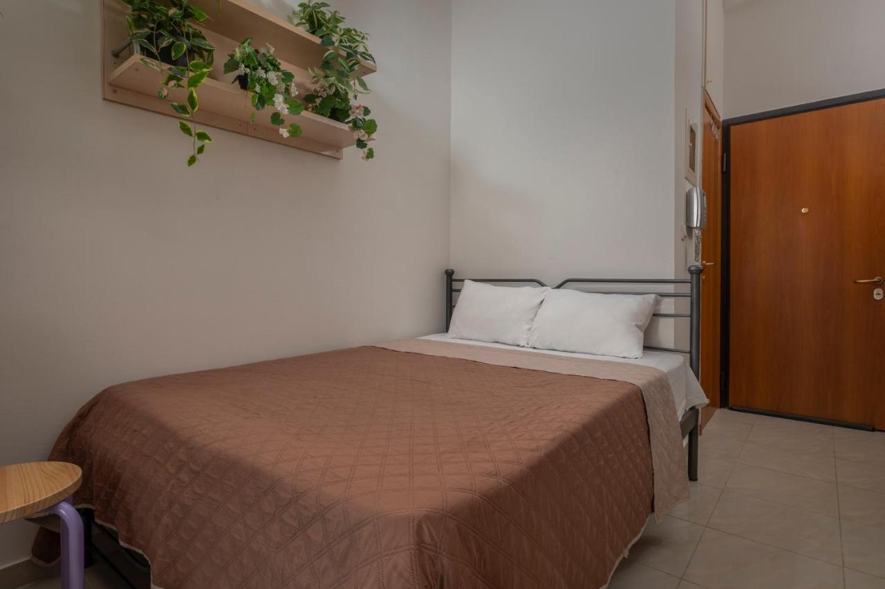 Kosmos Service Apartment Beautiful Studio 1 With Additional Cost Parking سالونيك المظهر الخارجي الصورة